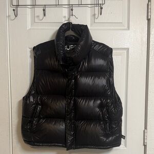 Aritzia Super Puff Shorty Vest Hi-Gloss